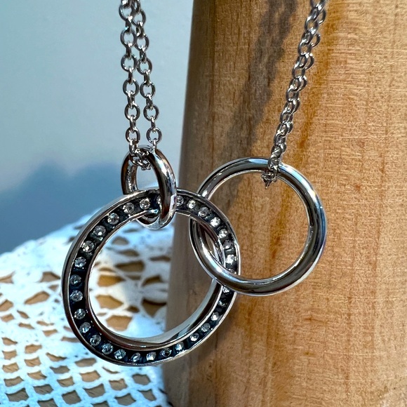 NWOT ADORE Fashion jewelry necklace and bracelet set - Picture 4 of 12